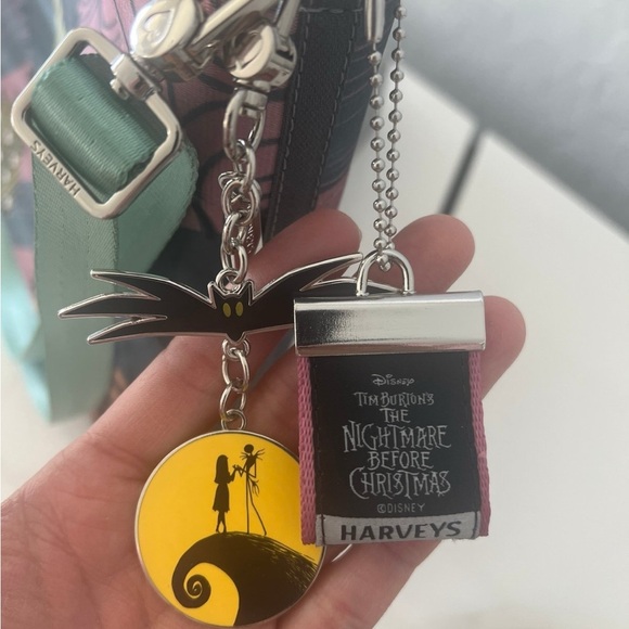 Harveys Seatbelt Disney Nightmare Before Christmas Streamline Tote - Picture 2 of 8